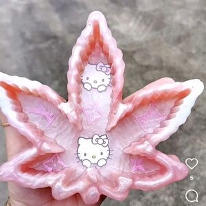 Hello Kitty Pink Leaf-Shaped Accessory